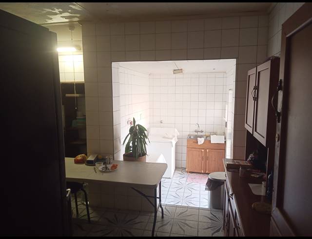 9 BEDROOM FREESTANDING FOR SALE IN KEMPTON PARK WEST